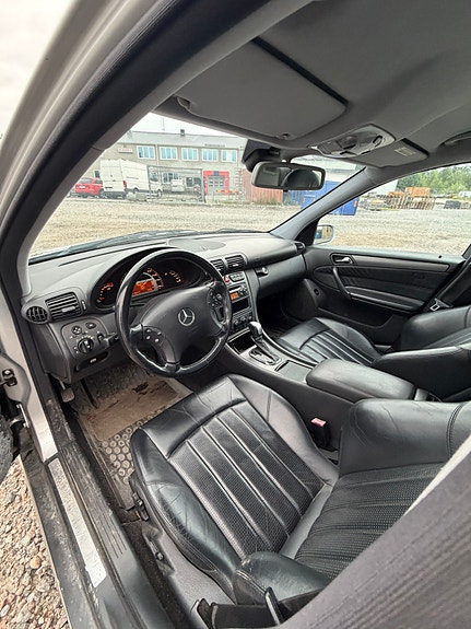Mercedes-Benz C32 14 of 14
