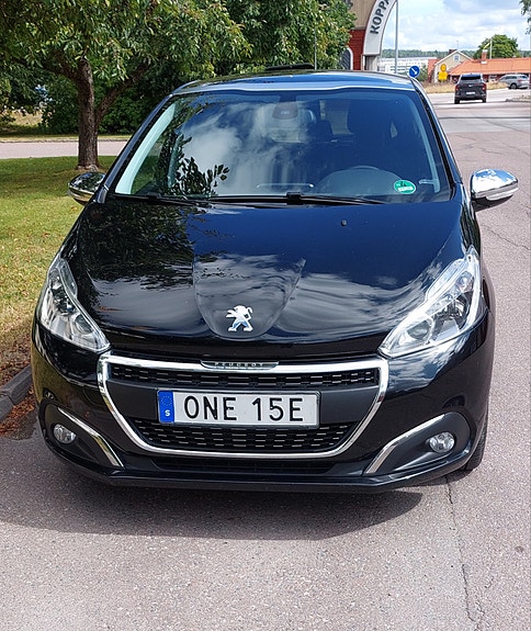 Peugeot 208 3 of 5