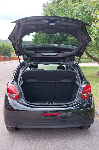 Peugeot 208 5 of 5
