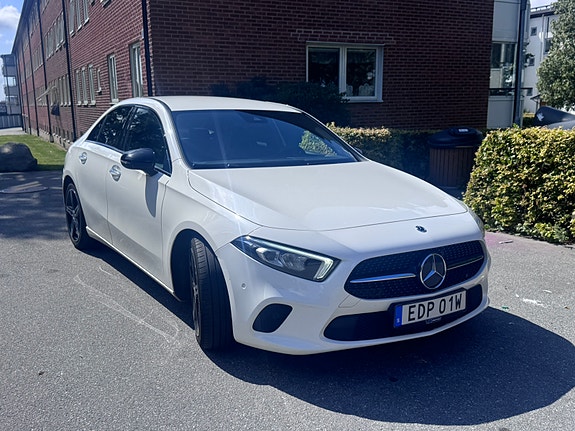 Mercedes-Benz A180 d 2 of 4