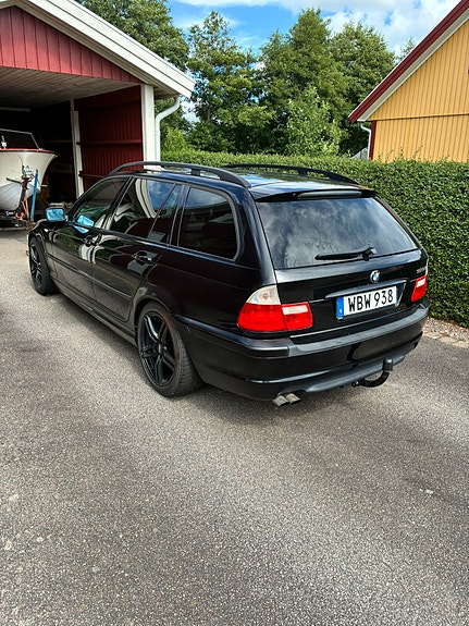 BMW 325i 3 of 5