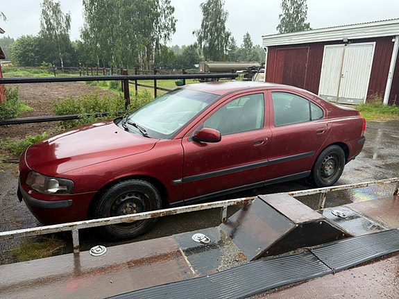 Volvo S60 2 of 2