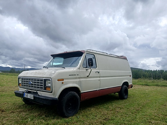 Ford Econoline 2 of 5