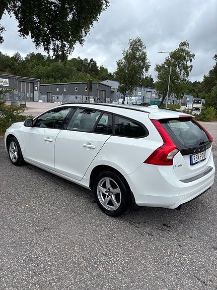 Volvo V60 4 of 5