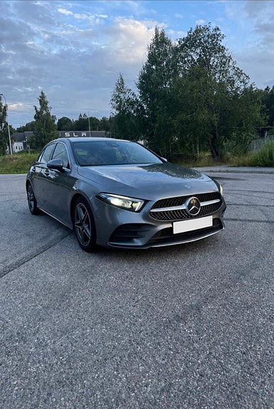 Mercedes-Benz A180 2 of 12