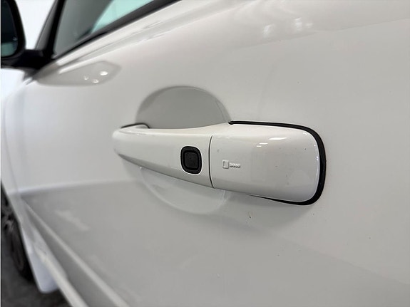 Volvo V70 3 of 26