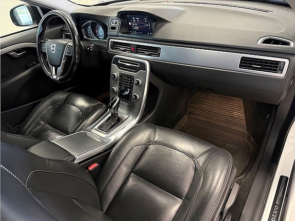Volvo V70 6 of 26