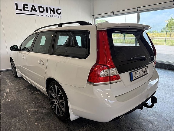 Volvo V70 2 of 26