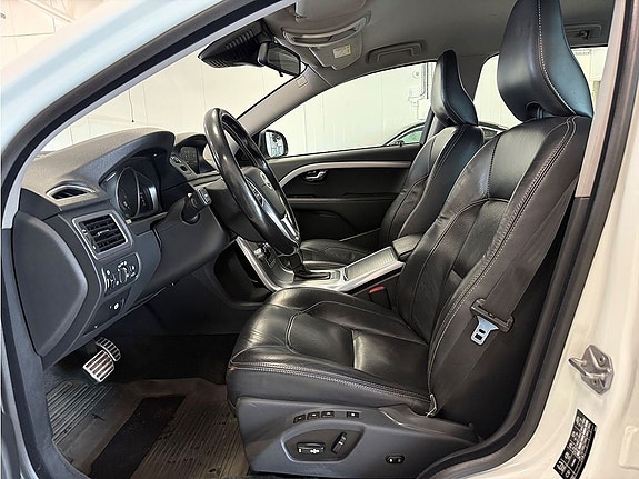 Volvo V70 4 of 26