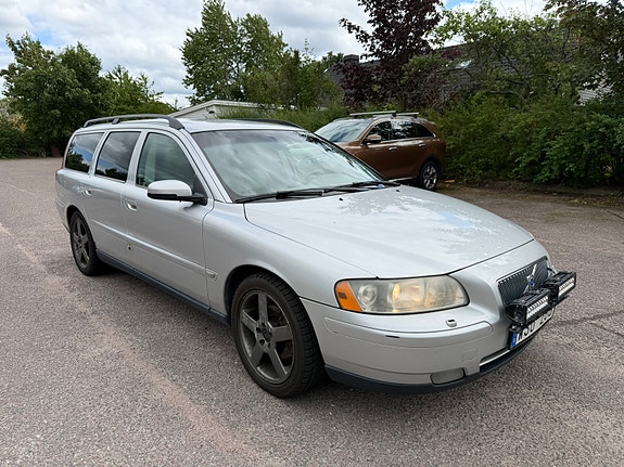 Volvo V70 2 of 5