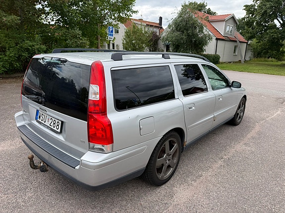 Volvo V70 4 of 5