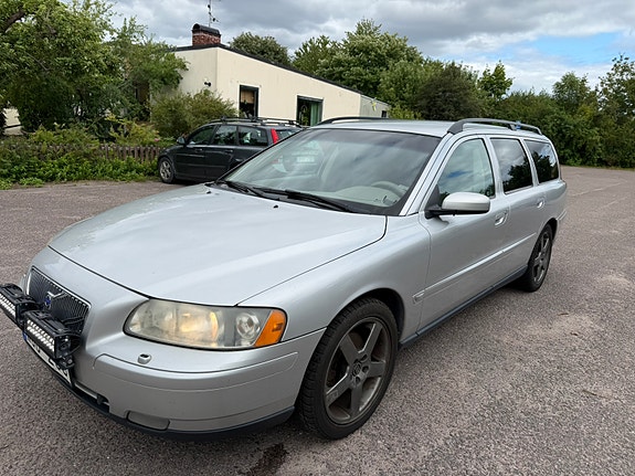 Volvo V70 3 of 5