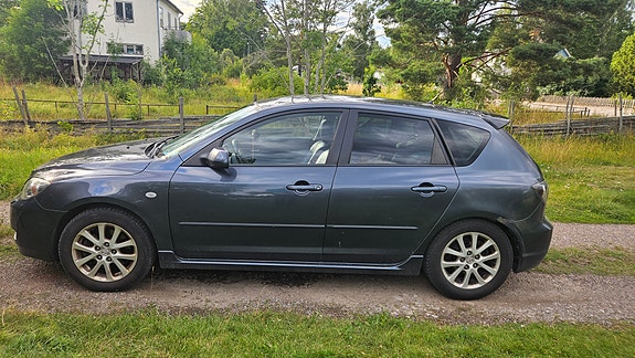Mazda 3 4 of 5