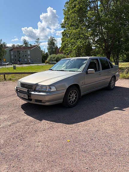Volvo S70 2 of 11