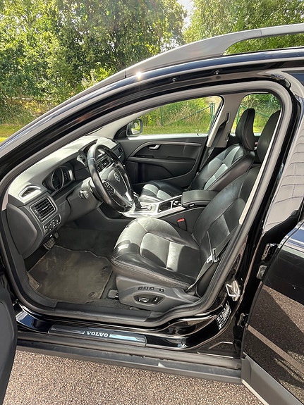 Volvo XC70 3 of 5