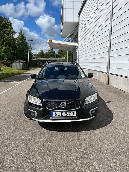 Volvo XC70 2 of 5