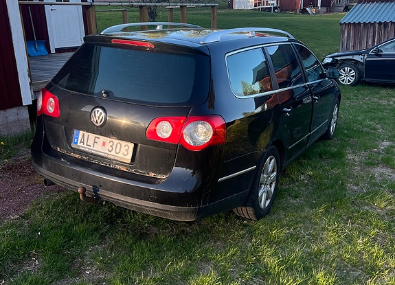Volkswagen Passat 2 of 3