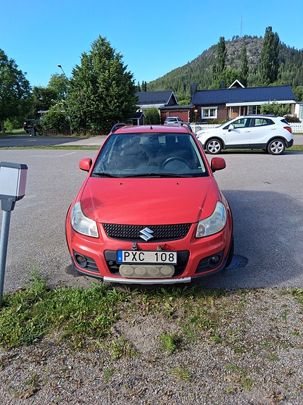 Suzuki SX4 2 of 4