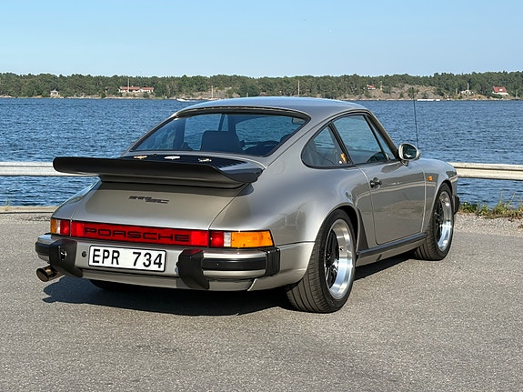 Porsche 911 3 of 9