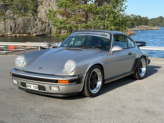 Porsche 911 2 of 9