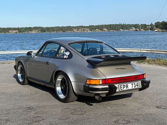 Porsche 911 4 of 9