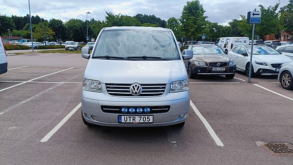 Volkswagen Multivan 2 of 5