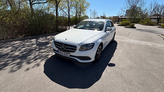 Mercedes-Benz E300 de 5 of 17