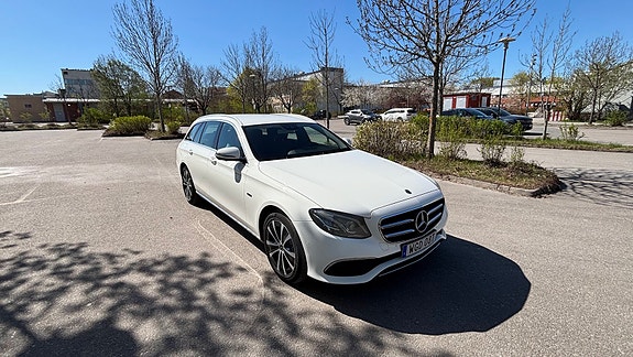 Mercedes-Benz E300 de 3 of 17