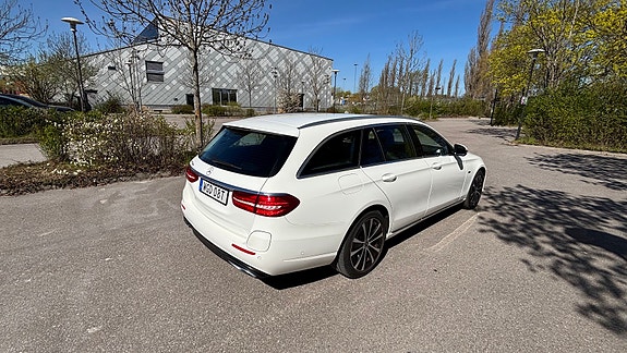 Mercedes-Benz E300 de 13 of 17