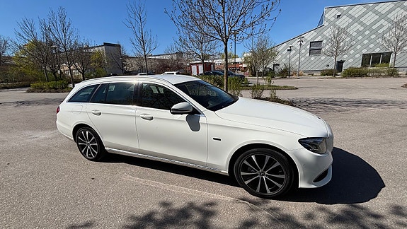 Mercedes-Benz E300 de 2 of 17
