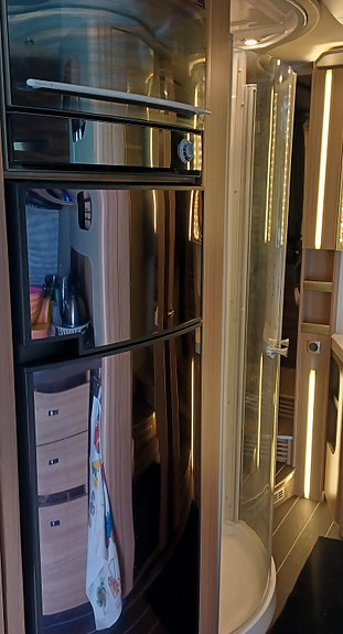 Knaus SUN I 900 LX Queenbed 4 of 27
