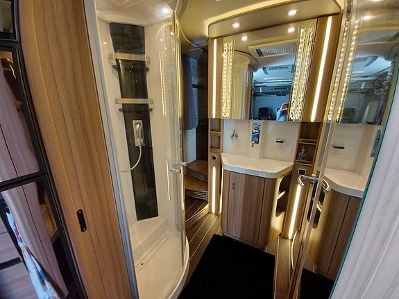 Knaus SUN I 900 LX Queenbed 5 of 27