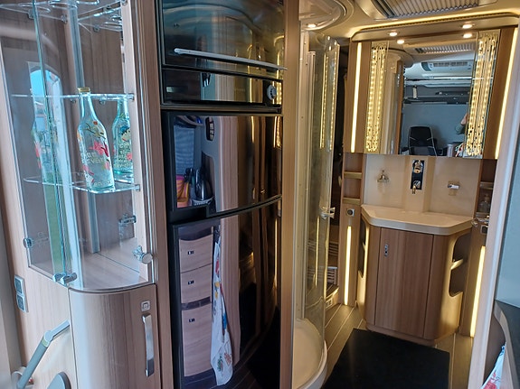Knaus SUN I 900 LX Queenbed 3 of 27