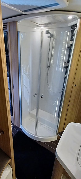 Knaus SUN I 900 LX Queenbed 10 of 27
