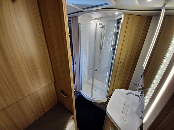 Knaus SUN I 900 LX Queenbed 9 of 27