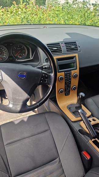 Volvo V50 3 of 5