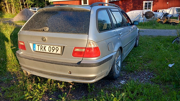 BMW 318i 4 of 5