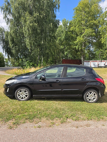 Peugeot 308 8 of 15