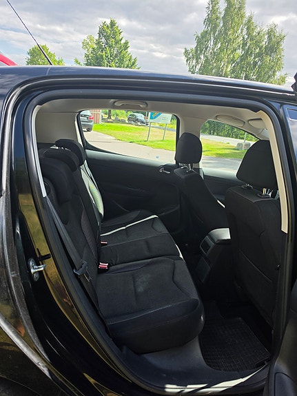 Peugeot 308 4 of 15