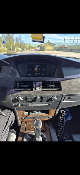 BMW 523i 4 of 5