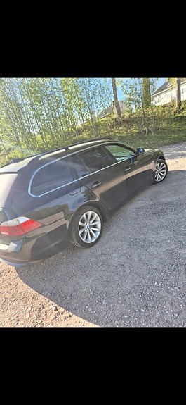 BMW 523i 2 of 5