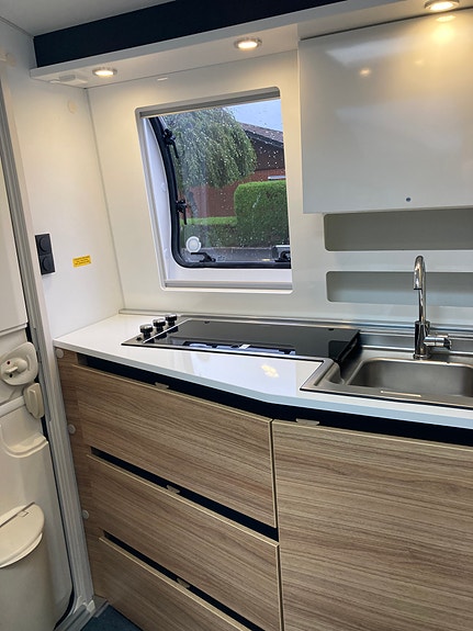 Adria 361 LH 10 of 16