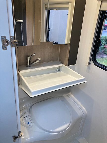 Adria 361 LH 8 of 16