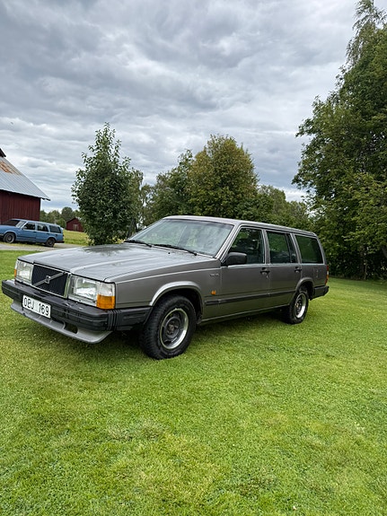Volvo 740 2 of 5