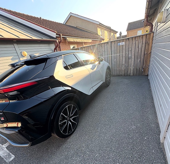 Toyota C-HR 4 of 5