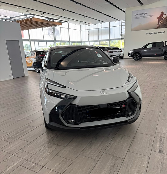 Toyota C-HR 5 of 5