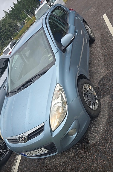 Hyundai i20 2 of 2
