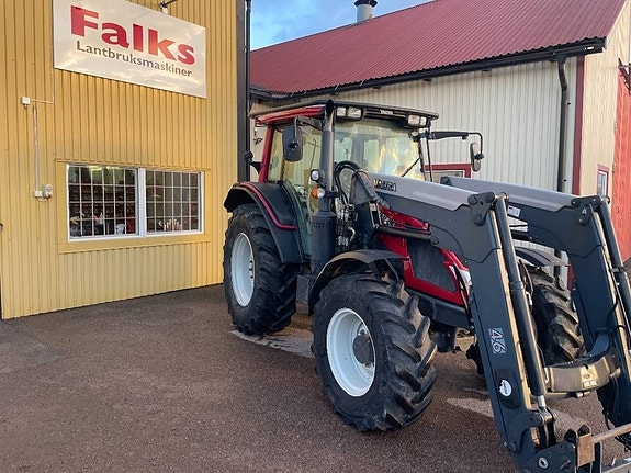 Valtra N 103 2 of 11