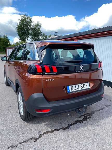 Peugeot 5008 2 of 11
