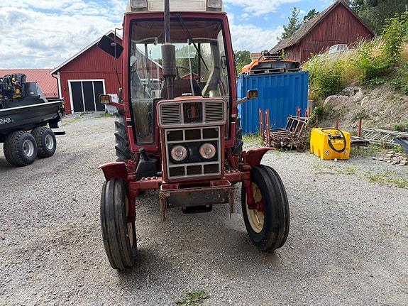 International 585xl 2 of 5